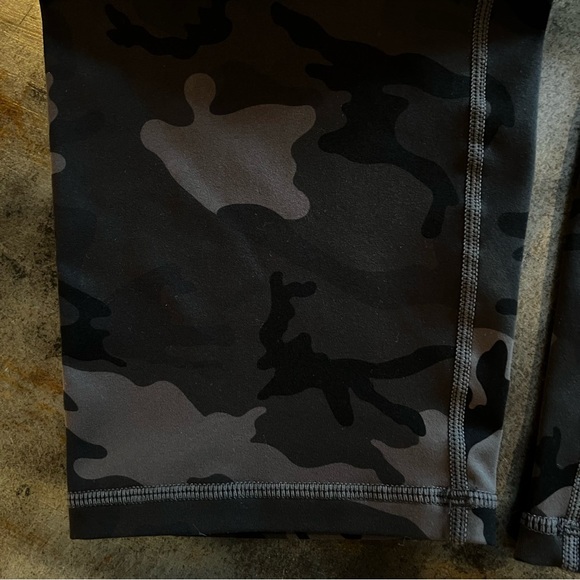 Zyia Camo leggings XL - Picture 5 of 9